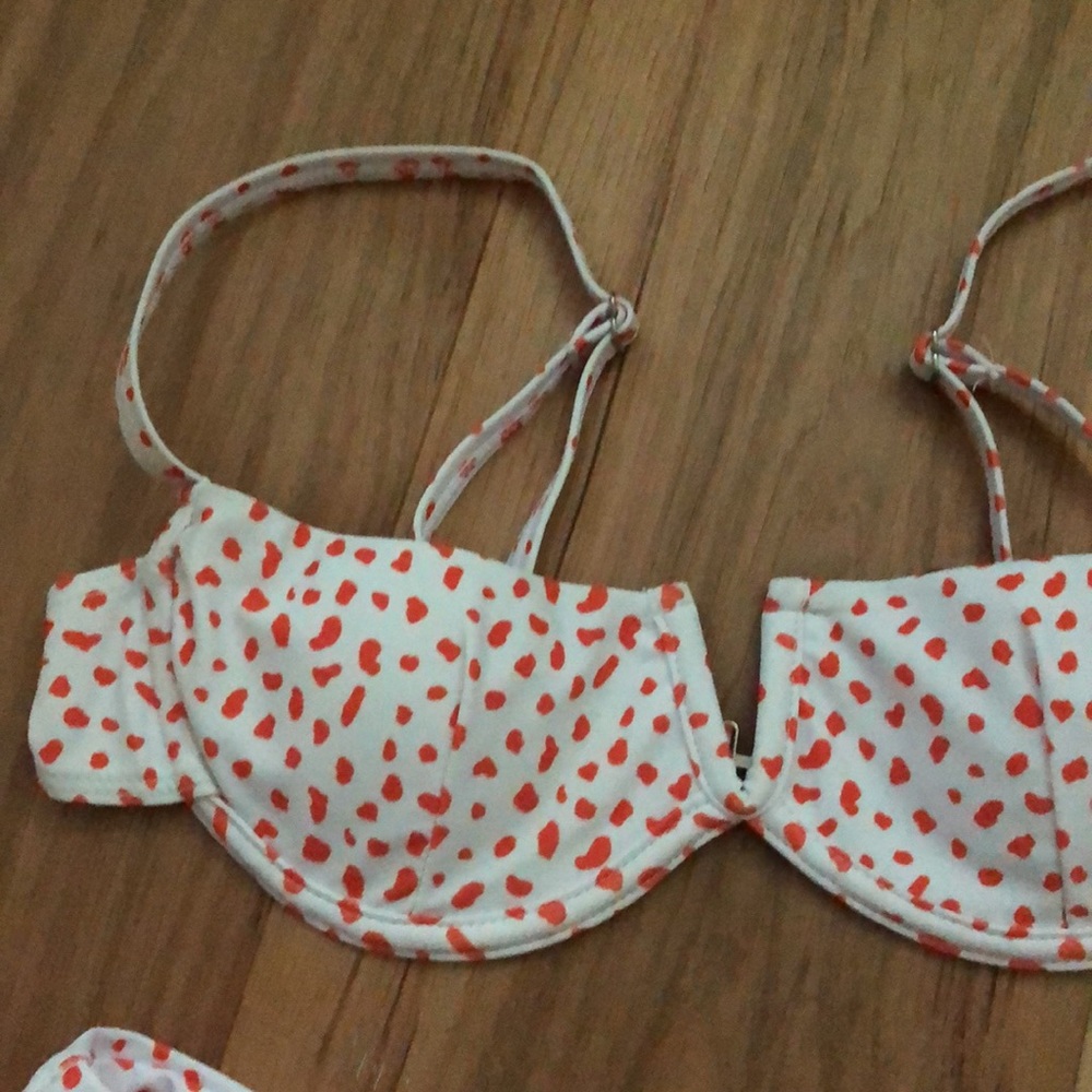 BIKINI - Picture 2 of 4